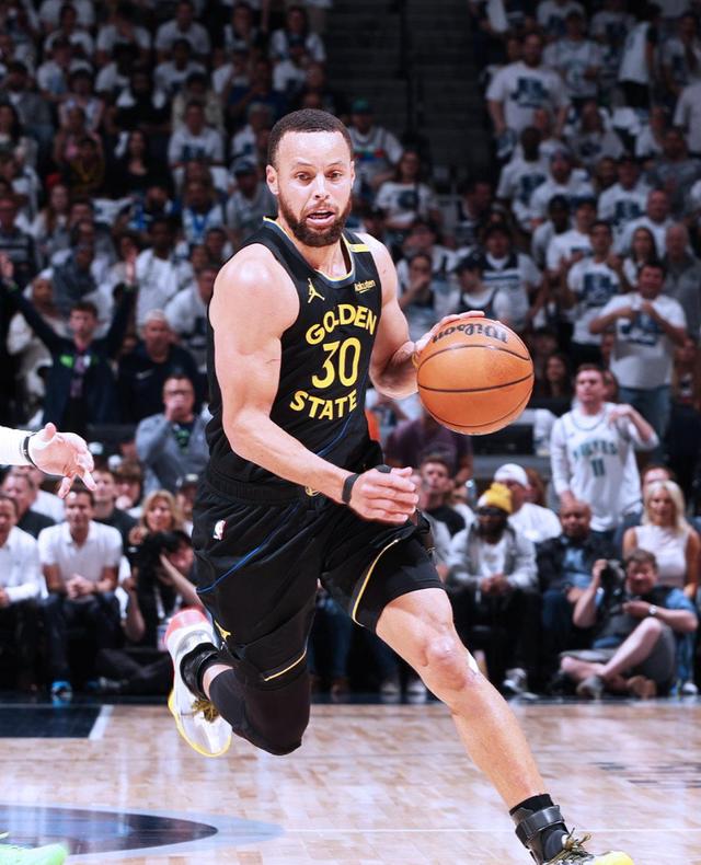 九游官方网站勇士核心球员伤退,球队未来走势成疑,发现自己规定重要.