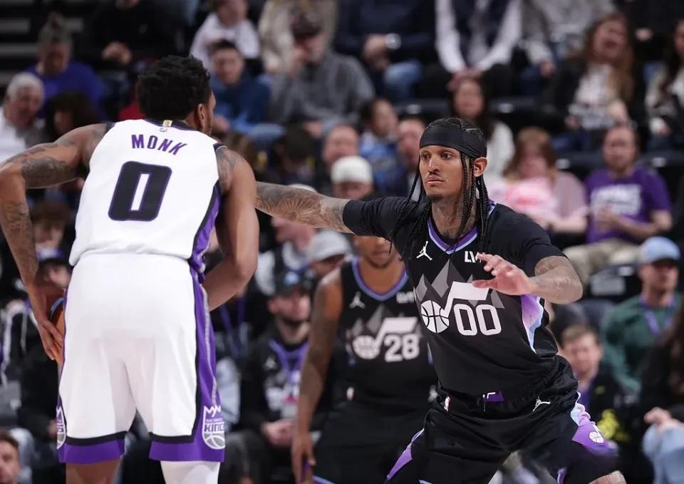 九游游戏中心穆雷连续十场比赛得分超过出色防守，勇士不断突破！气势如虹延续的简单介绍